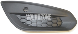 Krytka predného nárazníku pravá P3 (-2013) S60 II/V60 s otvorom pre parkovací senzor (OEM)
